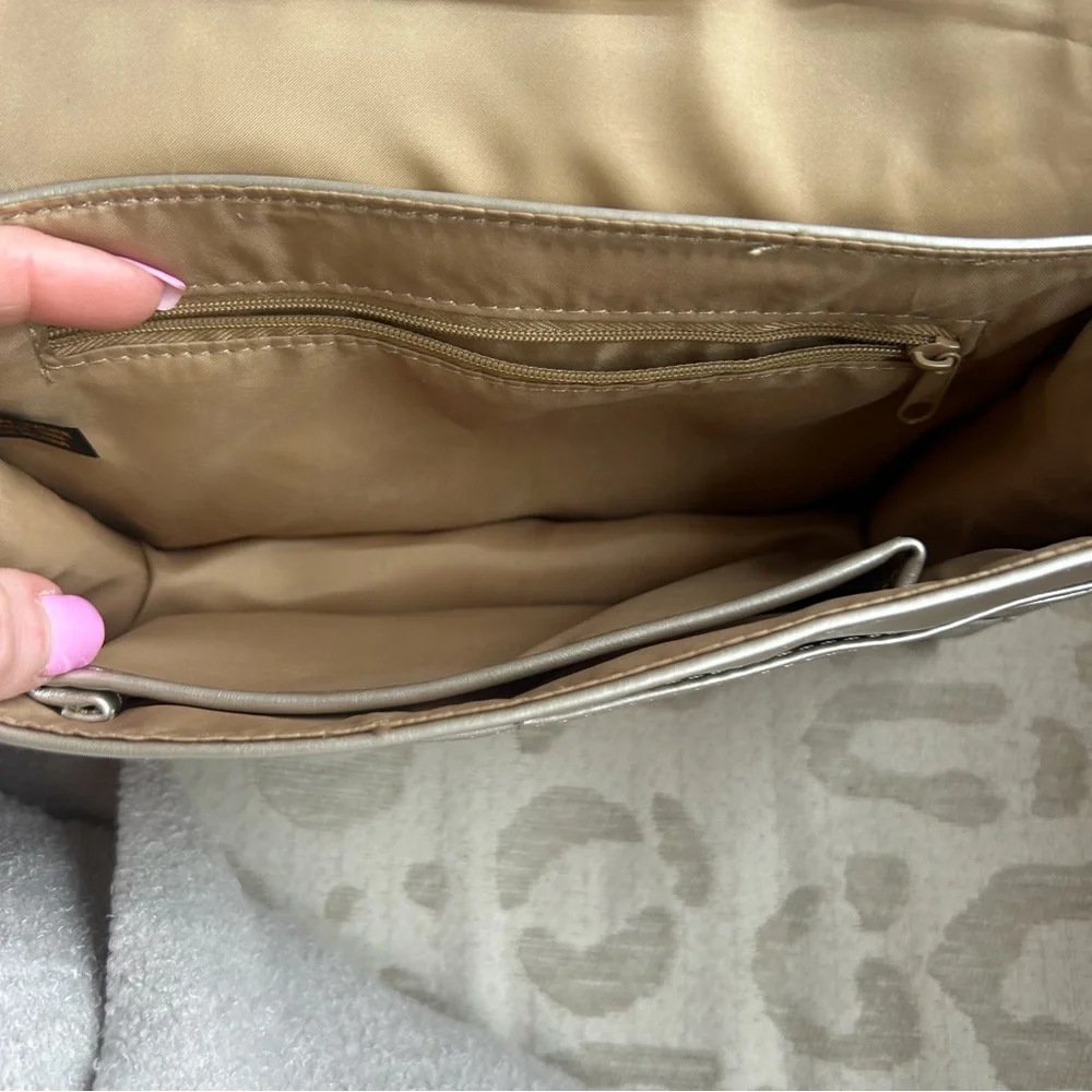 Aurielle Lime/Oyster Leather Crossbody Bag - Picture 9 of 12